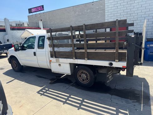 Used 2016 Ford F350 2WD SuperCab Super Duty image 3