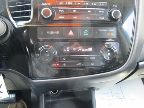 Used 2016 Mitsubishi Outlander 4WD ES image 36