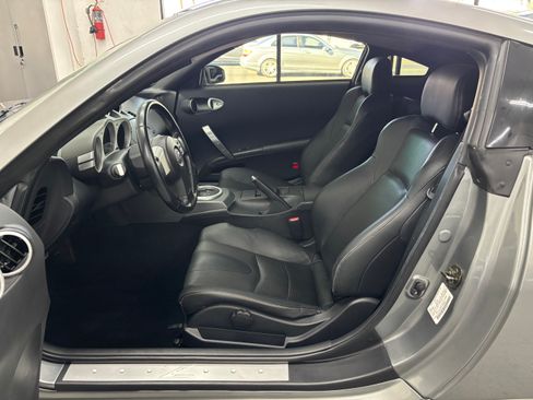 Used 2003 Nissan 350Z image 11
