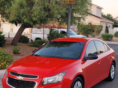 Used 2015 Chevrolet Cruze LS image 2