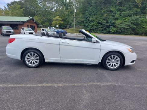 Used 2011 Chrysler 200 Touring image 7