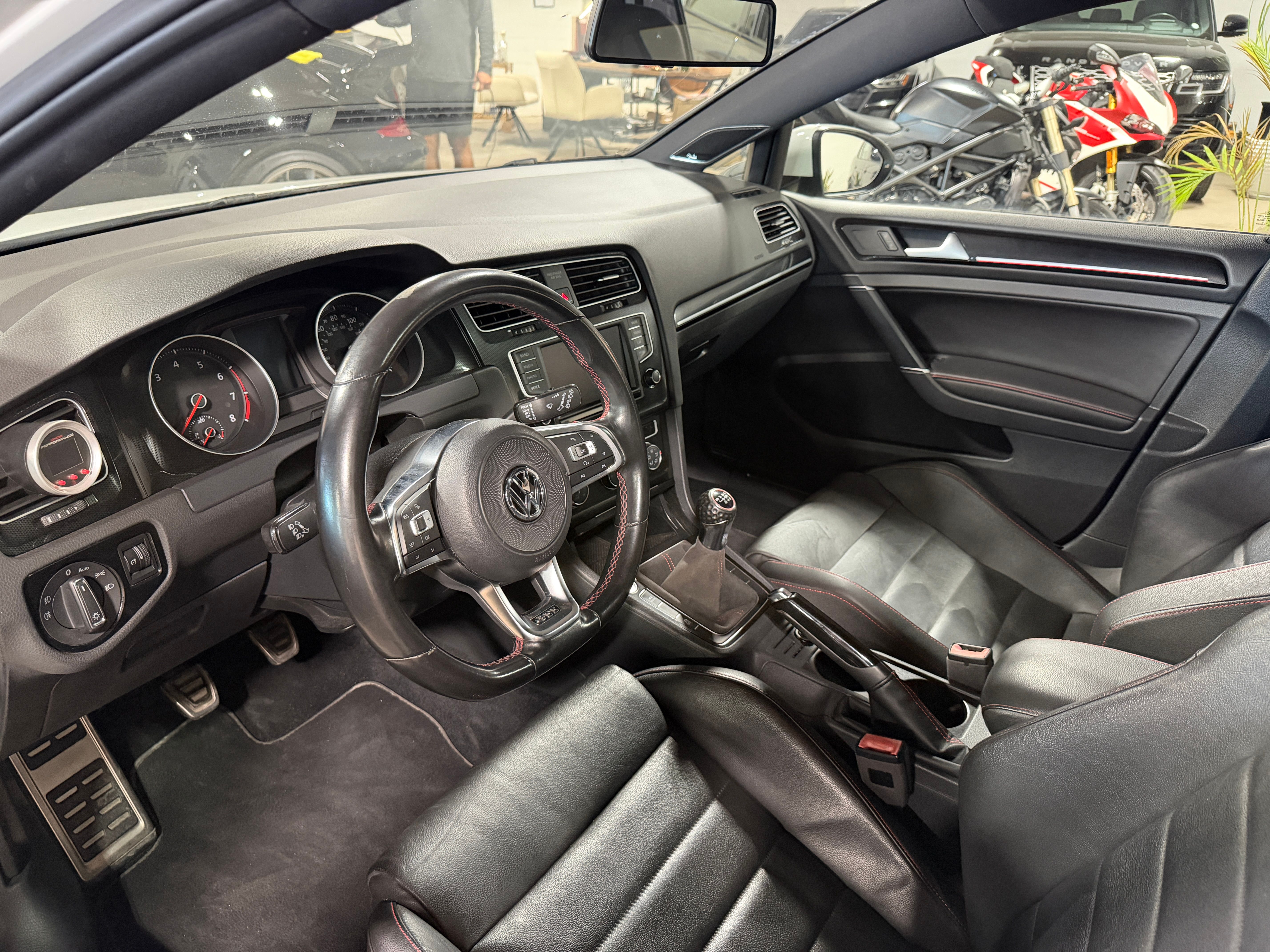 Used 2017 Volkswagen GTI SE w/ Performance Package FWD image 20
