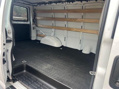 Used 2021 GMC Savana 2500 LS image 10