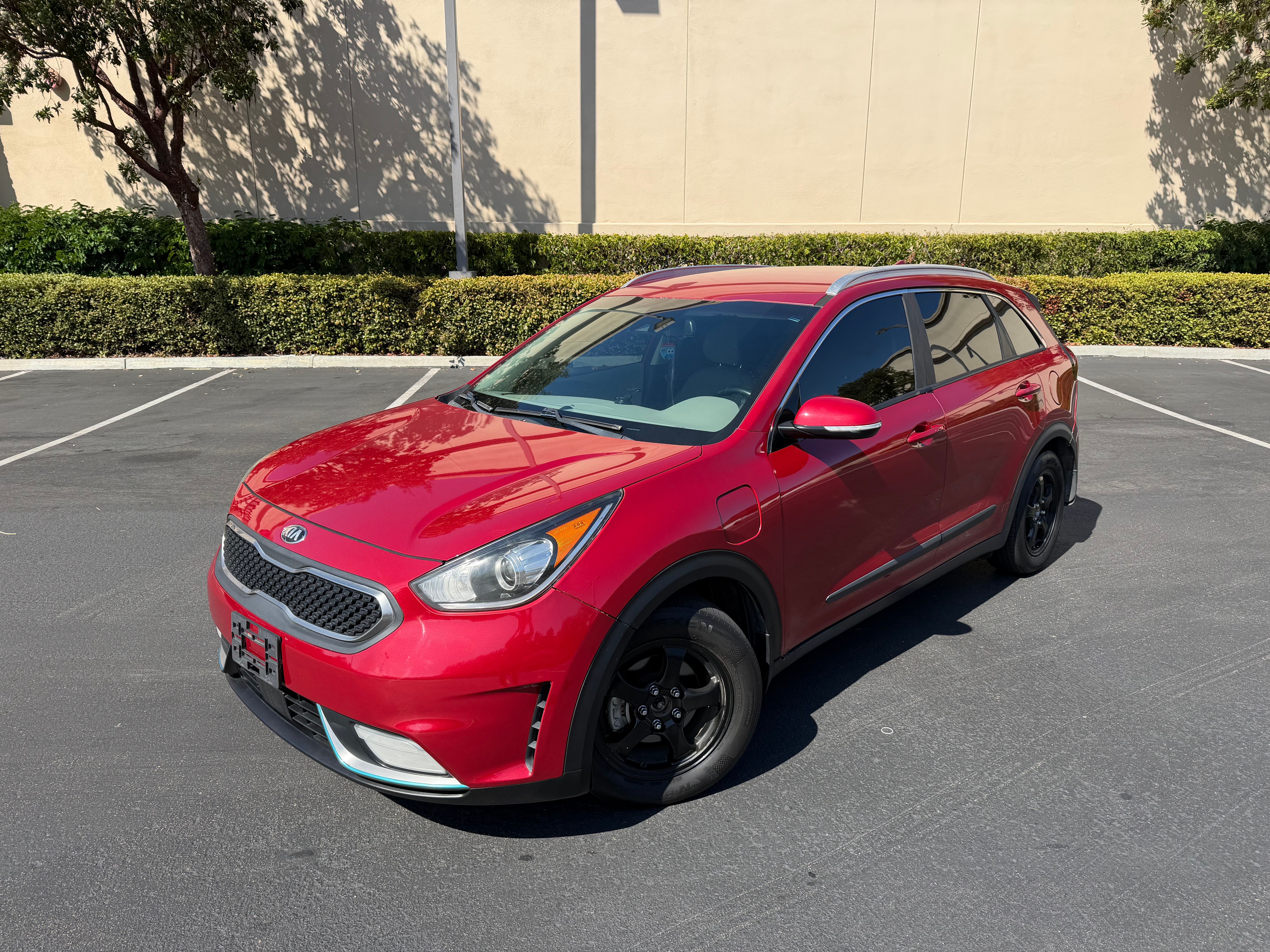 Used 2019 Kia Niro EX Plug-In Hybrid FWD image 2