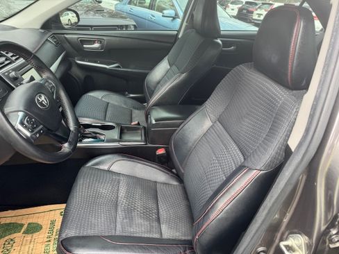 Used 2015 Toyota Camry SE image 9