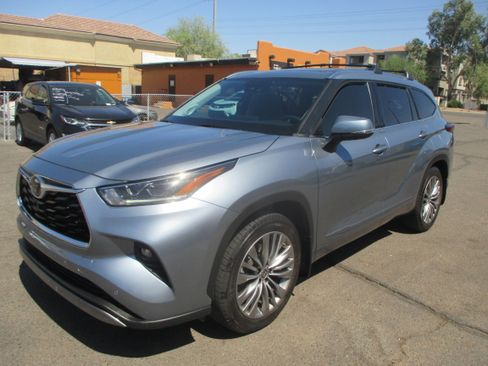 Used 2021 Toyota Highlander AWD Platinum V6 image 21