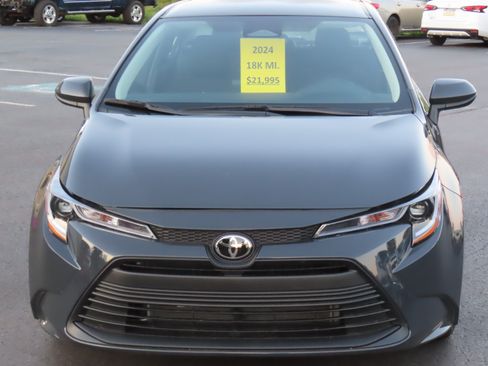 Used 2024 Toyota Corolla LE image 2