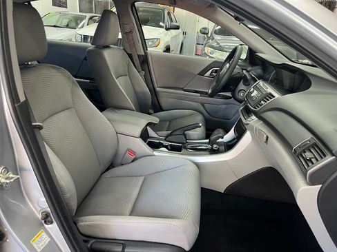 Used 2015 Honda Accord LX image 16