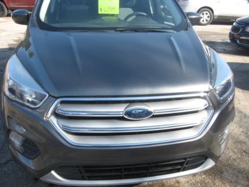 Used 2018 Ford Escape SE image 1