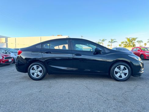Used 2017 Chevrolet Cruze LS image 9