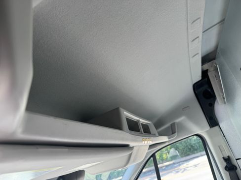 Used 2017 Ford Transit 250 148 Medium Roof RWD image 21