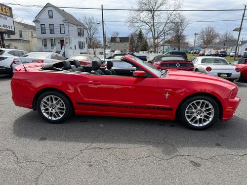Used 2014 Ford Mustang Premium image 22