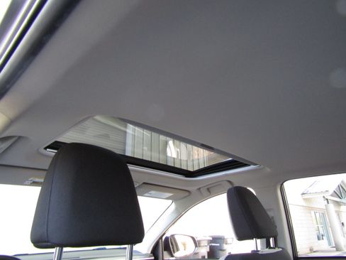 Used 2017 Toyota RAV4 XLE image 14