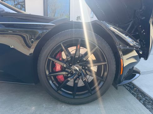 Used 2017 Aston Martin DB11 V12 image 27