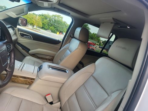 Used 2017 GMC Yukon 4WD Denali image 10