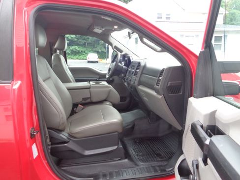 Used 2017 Ford F550 2WD Regular Cab Super Duty image 6