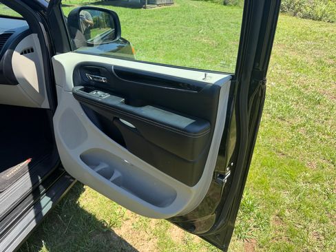 Used 2019 Dodge Grand Caravan SXT FWD image 70