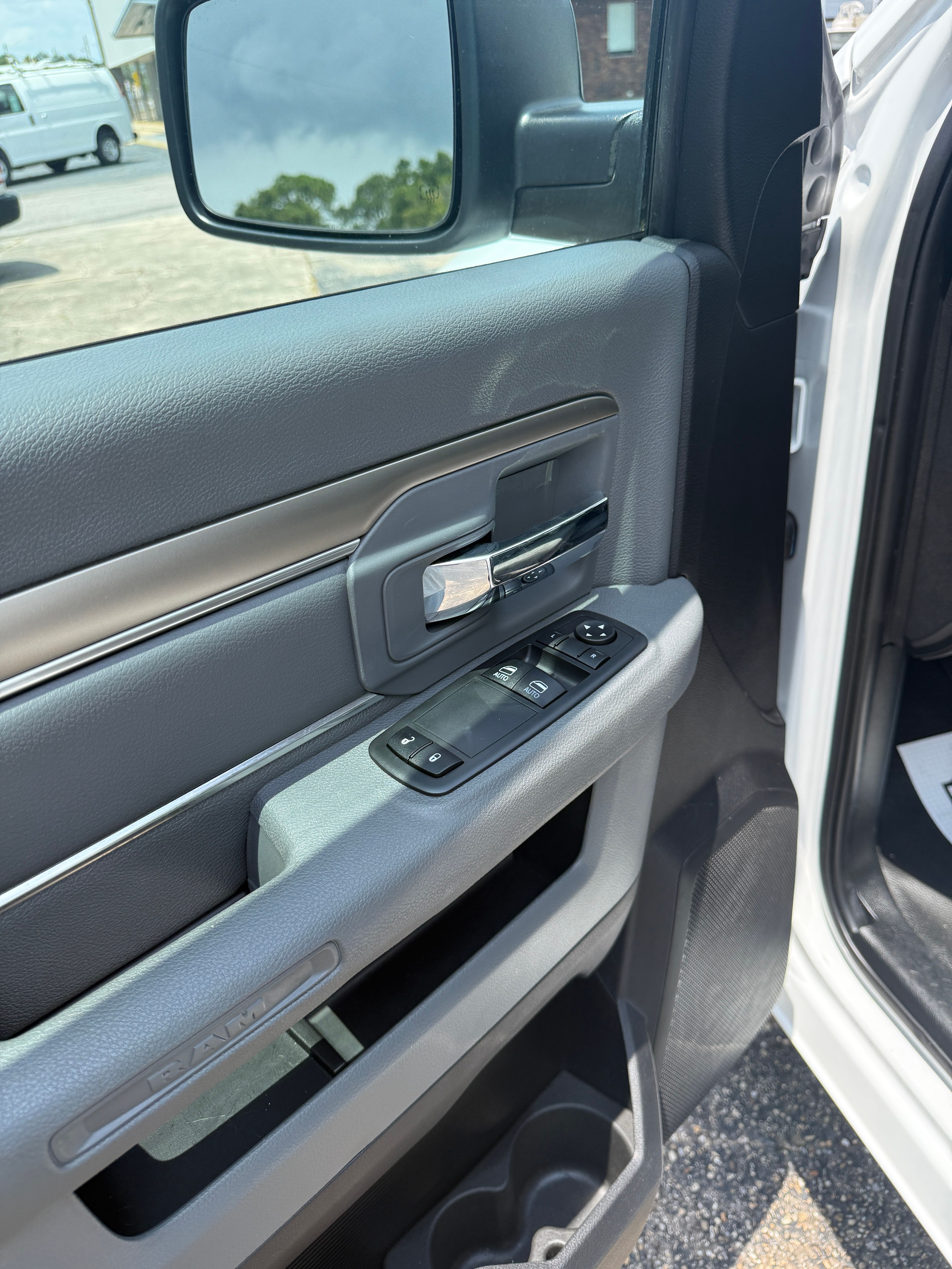 Used 2017 RAM 1500 2WD Regular Cab ST image 7