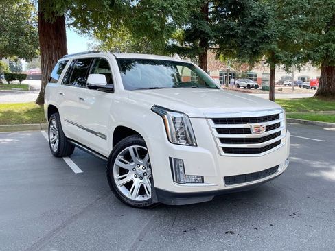 Used 2015 Cadillac Escalade Premium Luxury Platinum image 2