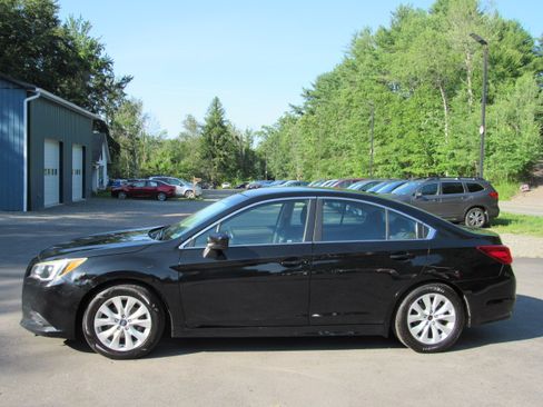 Used 2015 Subaru Legacy 2.5i Premium AWD/4WD image 3