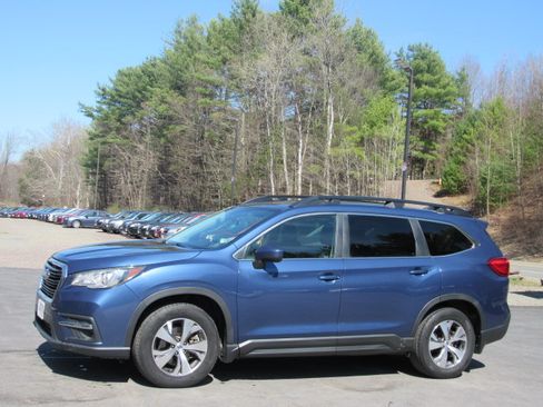 Used 2021 Subaru Ascent Premium image 3