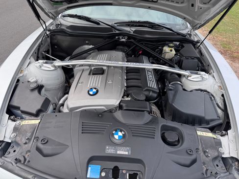 Used 2006 BMW Z4 3.0i image 28