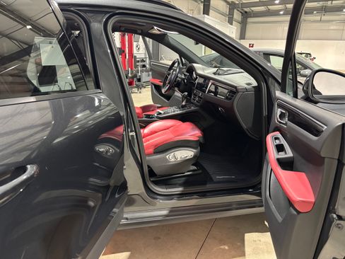 Used 2020 Porsche Macan image 19