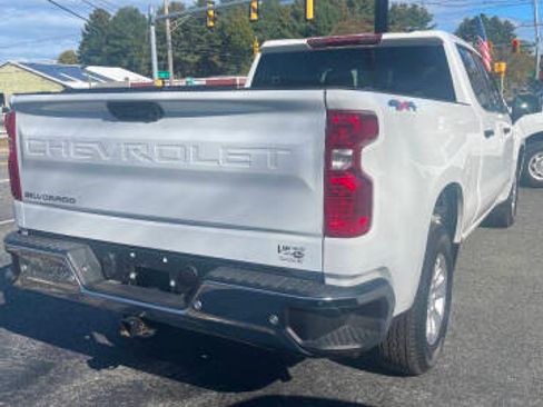 Used 2025 Chevrolet Silverado 1500 W/T image 3
