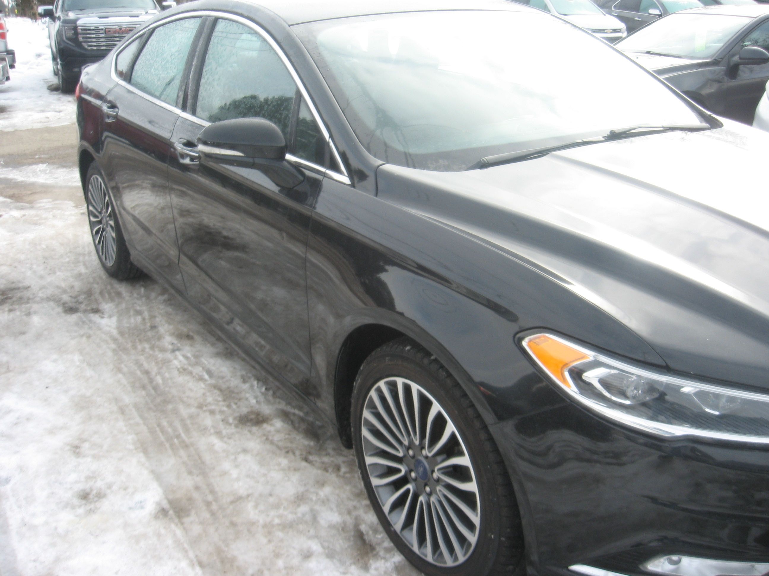 Used 2017 Ford Fusion SE FWD image 3