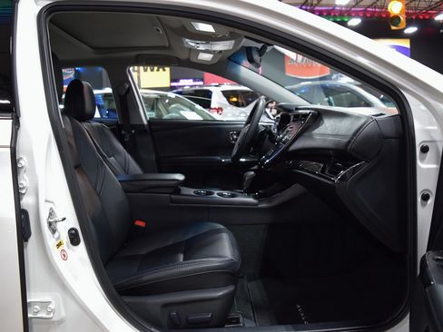 Used 2013 Toyota Avalon XLE Touring FWD image 22