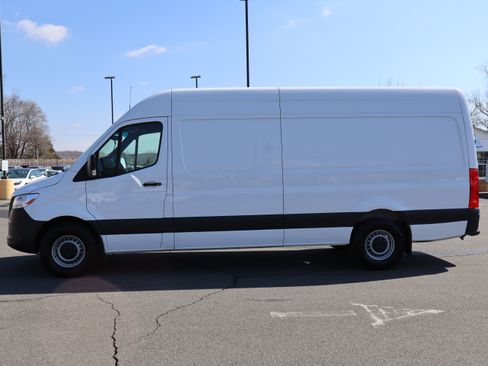 Used 2022 Mercedes-Benz Sprinter 2500 image 5