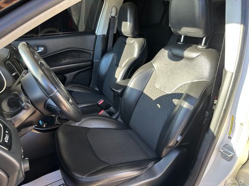 Used 2019 Jeep Compass Latitude image 9