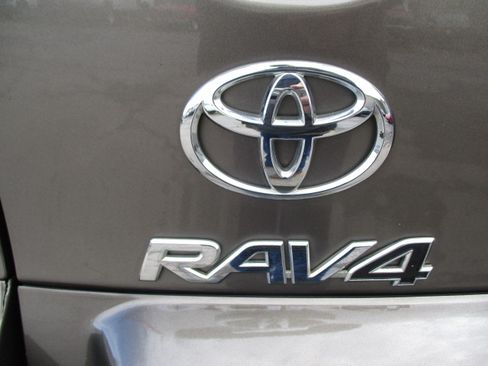 Used 2011 Toyota RAV4 image 16
