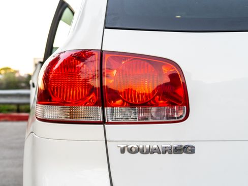 Used 2006 Volkswagen Touareg V10 TDI image 24