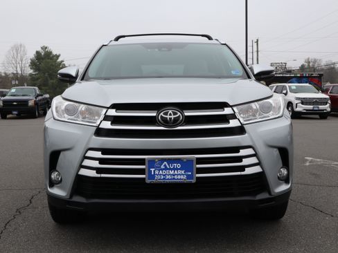 Used 2017 Toyota Highlander XLE image 3