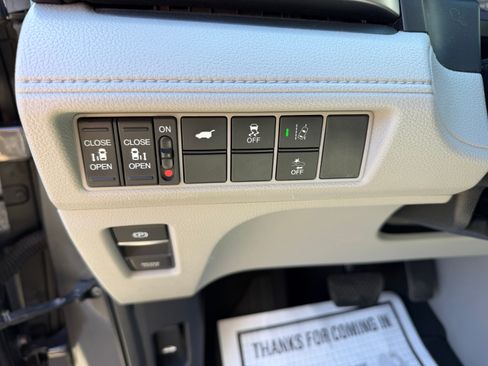 Used 2019 Honda Odyssey EX-L w/ RES & Navigation image 6