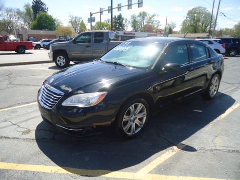 Used 2011 Chrysler 200 Touring image 7