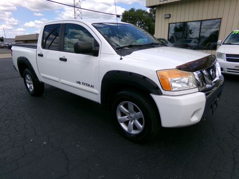 Used 2010 Nissan Titan 4x4 Crew Cab image 7
