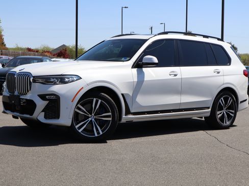 Used 2020 BMW X7 xDrive40i w/ M-Sport Package image 2