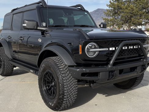 Used 2023 Ford Bronco Wildtrak image 3