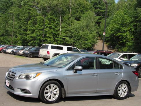 Used 2016 Subaru Legacy 2.5i Premium AWD/4WD image 2