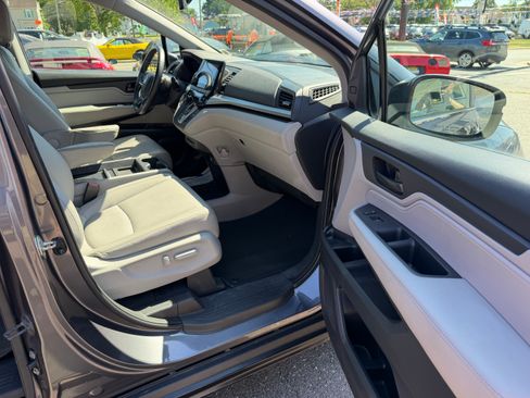 Used 2019 Honda Odyssey EX-L w/ RES & Navigation image 17