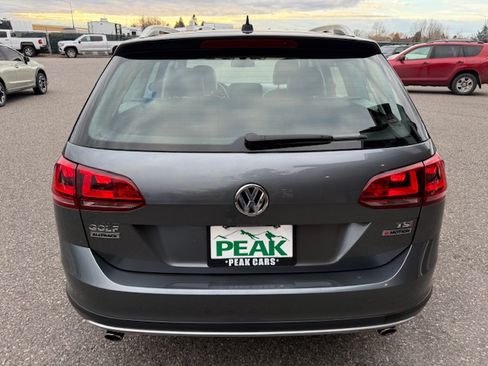 Used 2017 Volkswagen Golf Alltrack image 4