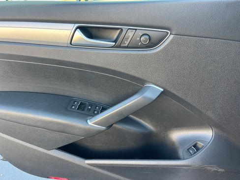 Used 2017 Volkswagen Passat 1.8T S image 10