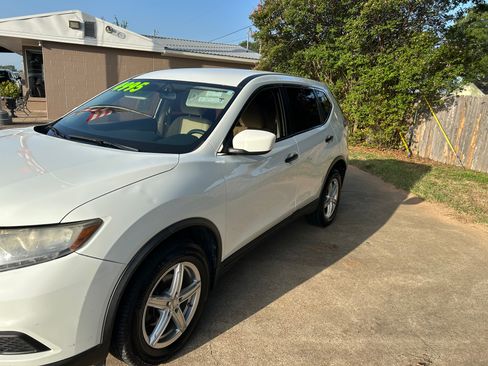 Used 2016 Nissan Rogue AWD image 2