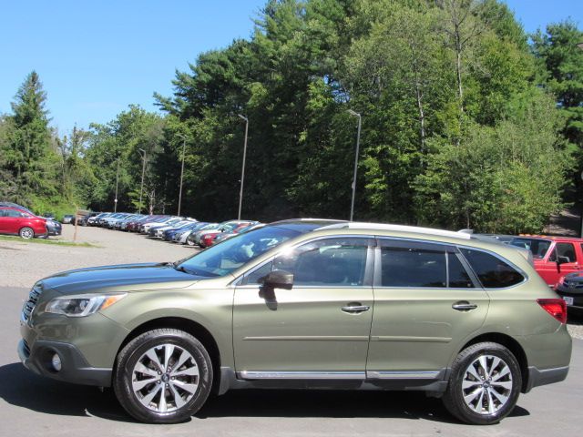 Used 2017 Subaru Outback 2.5i Touring AWD/4WD image 3