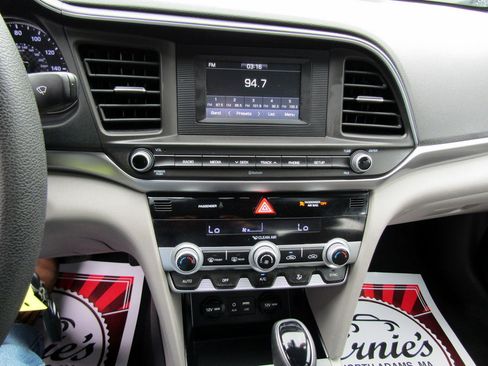 Used 2020 Hyundai Elantra SE Sedan FWD image 22