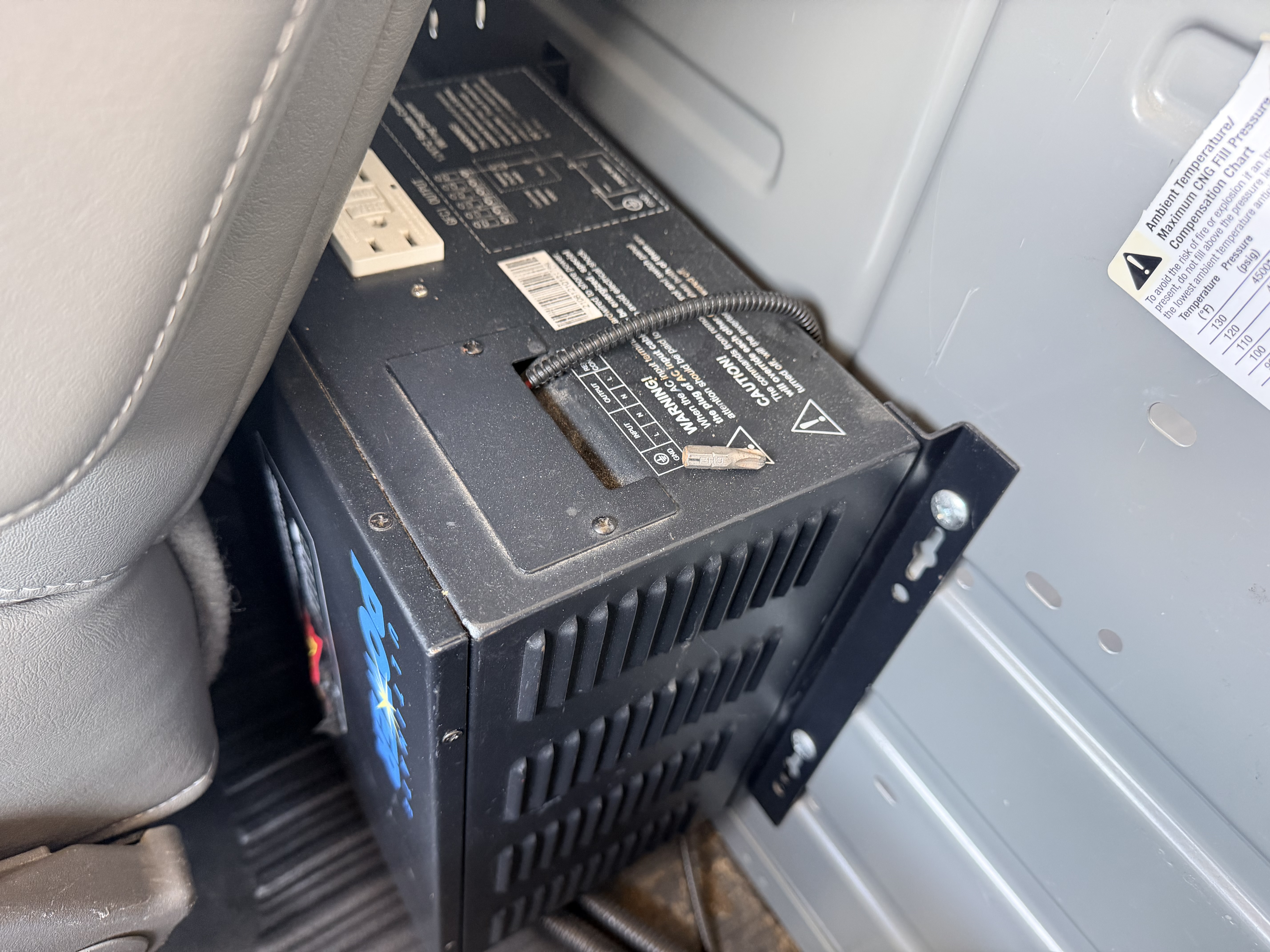 Used 2014 Chevrolet Express 2500 RWD image 15