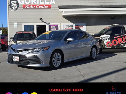 Used 2021 Toyota Camry LE image 3