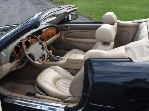 Used 2003 Jaguar XK8 RWD image 32